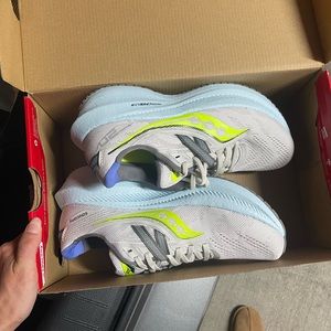 Women’s triumph 20 saucony running shoes